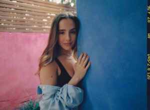 Evaluna regresa a su faceta de solista con "Rollitos de Papel"