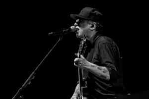 Andrés Calamaro agotó la fecha del 27 de mayo en el Movistar Arena y anunció una segunda fecha