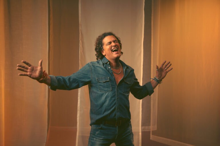 Carlos Vives inicia una nueva era con “Te Dedico”