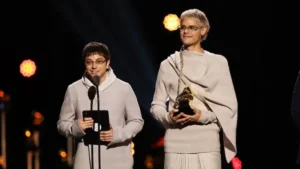 CA7RIEL & Paco Amoroso ganan el Grammy a 'Mejor Álbum de Rock Latino o Alternativo'