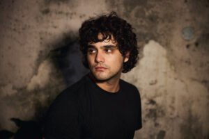 Track x Track: Broke Carrey desarma 'HIJO DEL PAÍS', su disco más argentino 