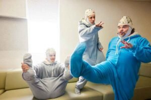 CA7RIEL y Paco Amoroso lanzan "Goo Goo Ga Ga" junto a Jack Black