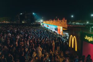 McDonald's elevó su experiencia en Lollapalooza Argentina con una hamburguesa exclusiva y el local más grande del país