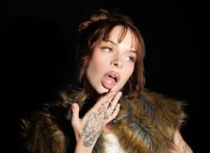 Hana Fox transforma la actitud en poder con "H.O.T"