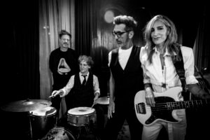 La Portuaria anticipa su álbum con "Amor Artificial"