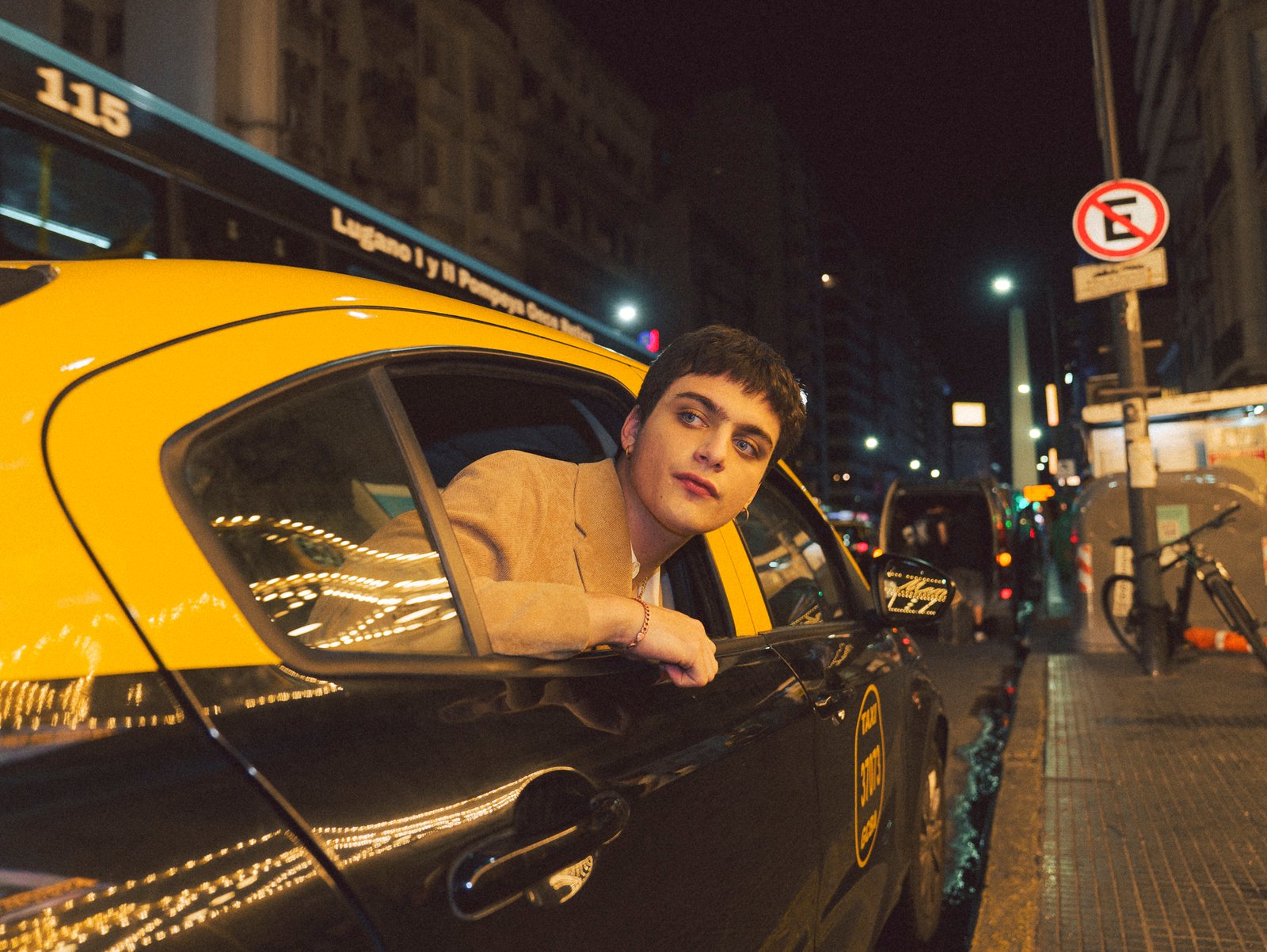 Joaco Burgos estrena “Poder”, una oda a Buenos Aires