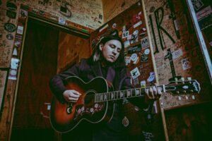 Descubrí a Marco Harrison, el ecuatoriano que busca dejar huella en la escena británica