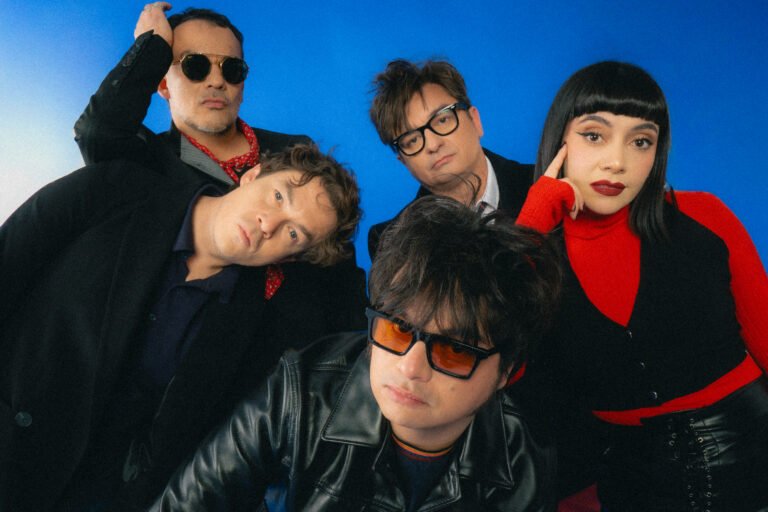 Los Bunkers: un homenaje a Silvio Rodríguez, su beatlemanía y la historia reciente de Chile