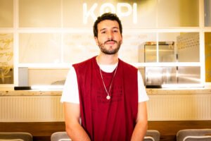 Sebastián Yatra y Billboard Argentina coincidieron en una charla íntima de música y café