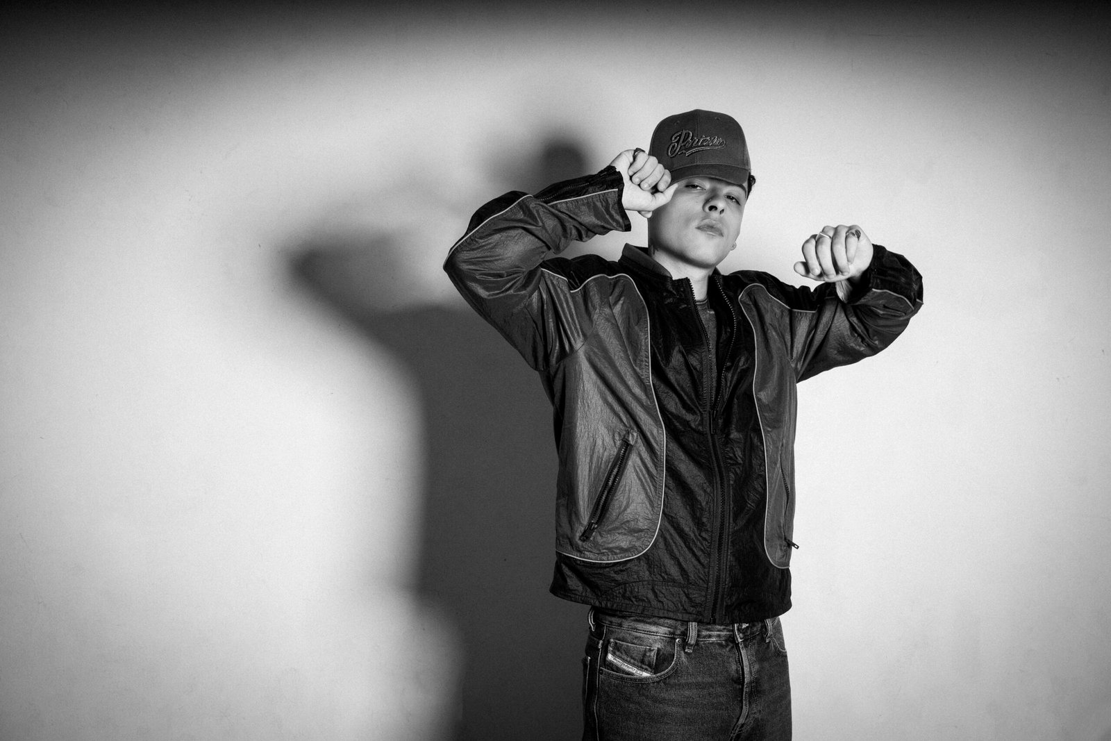 Trueno estrenó el videoclip de “PUMAS”, su colaboración con Milo J