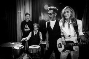 Track x Track: La Portuaria y su observación sobre la especie humana