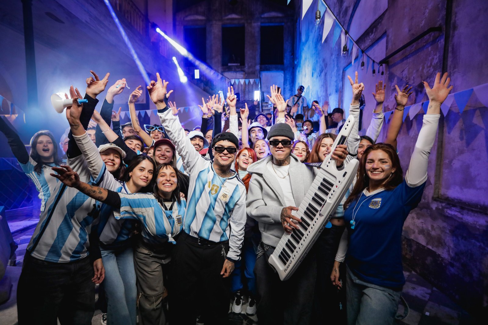 La T y La M presenta 'Tierra de Campeones', su nuevo EP mundialista