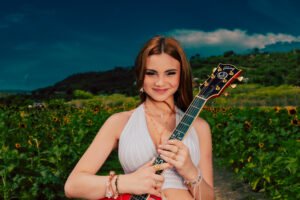 Elena Sofía se une a Sony Latin con el estreno de "Por Quien"