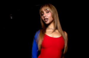 Pinkpantheress lanza el videoclip de "Girl Like Me"