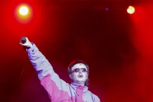 A la luz del accidente fatal de Oliver Tree, ¿es seguro para músicos seguir viajando en helicópteros o avionetas?