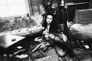 Charli XCX anuncia el lanzamiento de su próximo álbum 'Music, Fashion, Film'