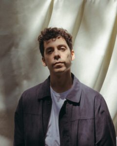 El Mulu convierte el duelo en un refugio sonoro con 'Derramar el Tiempo', su álbum debut