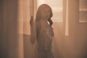 Tuli anticipa su álbum debut con "The End"