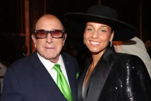 Entre lágrimas, Alicia Keys recordó a Clive Davis en su funeral: "Gracias por la música"