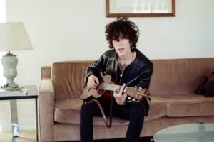 LP regresa a la escena musical con "Love Is All I Have"