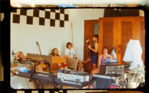 The Strokes lanza su esperado álbum 'Reality Awaits'