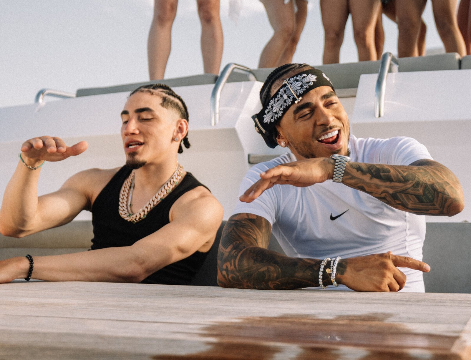 Ozuna y Omar Courtz encienden la escena con “ZIZI”