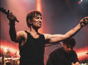 Emmanuel Horvilleur lanza "Salvador" junto a León Gieco y Lucas Martí
