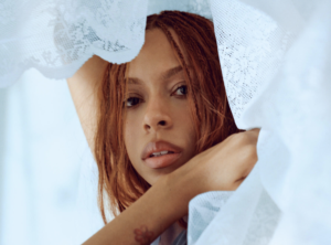 Ravyn Lenae presenta Blue Island, su tercer álbum de estudio
