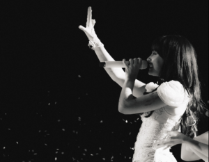 Aitana interrumpió su agenda de shows en Barcelona para visitar a una fan internada