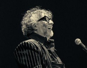 Fito Páez estrena 'El mundo cabe en una canción', su documental en Netflix