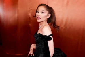 Ariana Grande sorprende con el lanzamiento de 'Petal (The Complete Live Album)', un álbum en vivo de 12 canciones