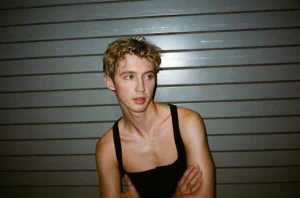 Troye Sivan samplea a Madonna y mira hacia la cultura queer en "Party"