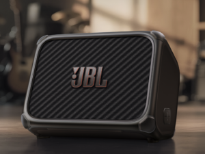 JBL presentó BandBox Trio, un equipo de práctica con separación de pistas por IA