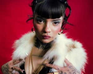 De abrir el show de Bad Gyal a presentar su propio universo: la nueva etapa musical de Ze Pequeña